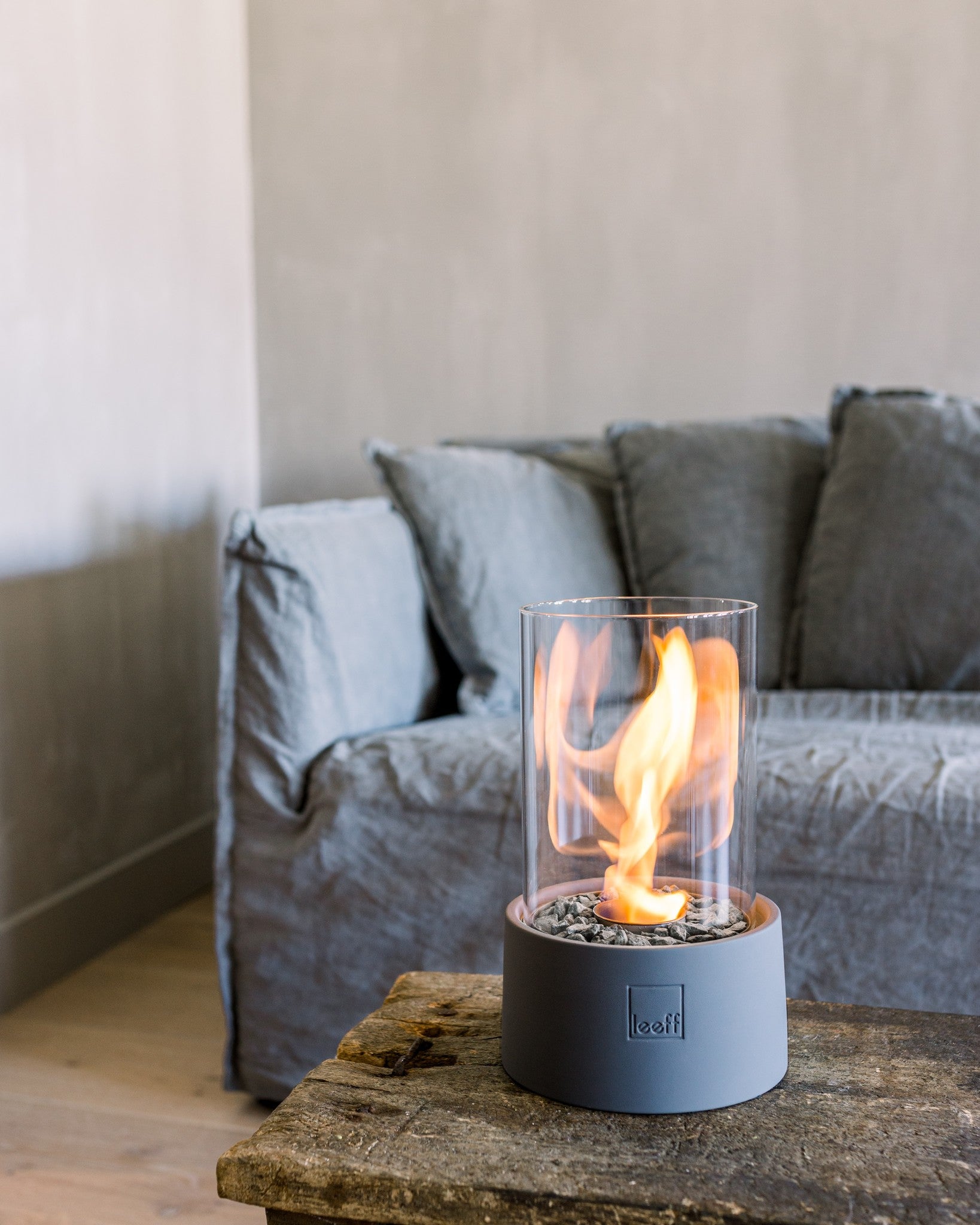 Leeff Stonefire tafelhaard brandend - warme vlammen creëren gezellige sfeer op elke tafel