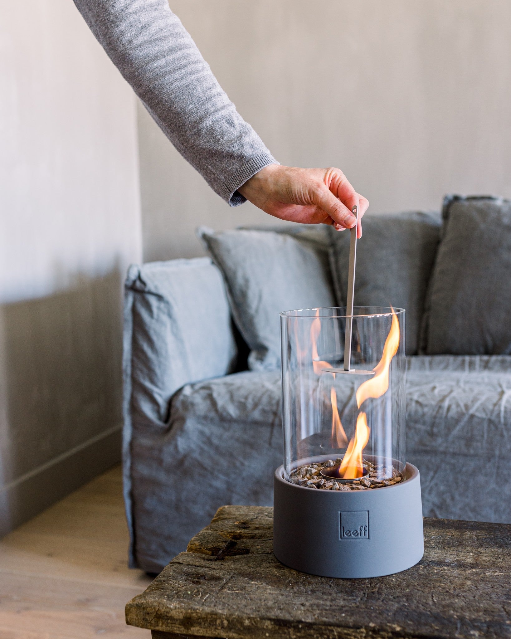 Stonefire tafelhaard grijs close-up - elegante tafelkachel van Leeff voor sfeervolle momenten