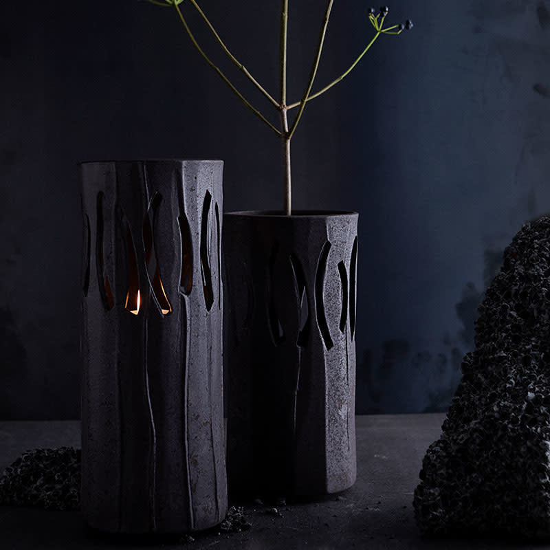Gaia Lantaarn / Vaas L - Chocolate Stoneware - Ø12xH30 cm | Muubs