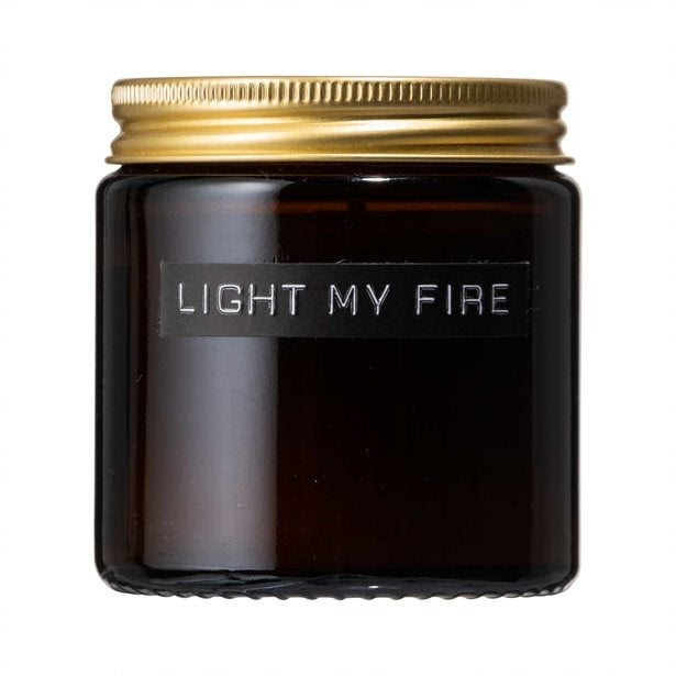 Kleine geurkaars cedarwood bruin glas ' light my fire'