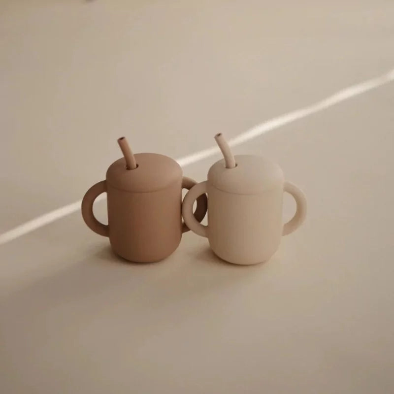 Silicone cup met rietje en handvaten | Natural | Mushie