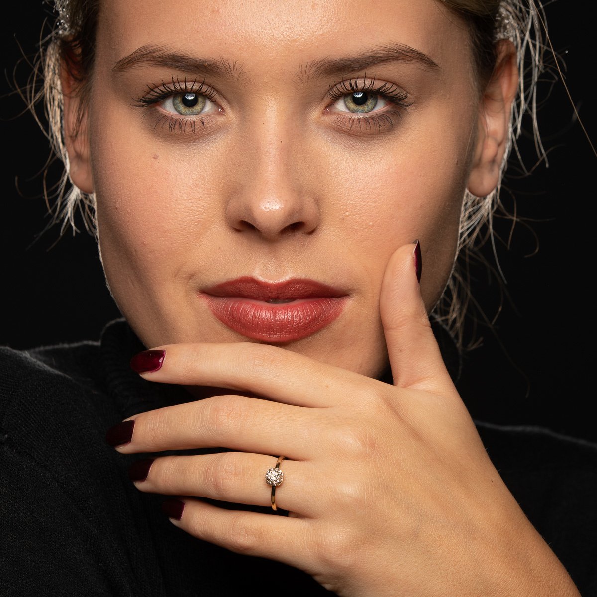 Ring Gold with crystal stones