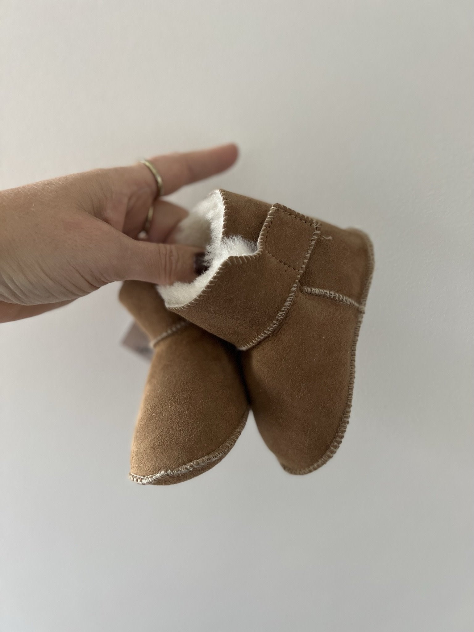 Slipper aus Schafsleder – Baby – Cognac