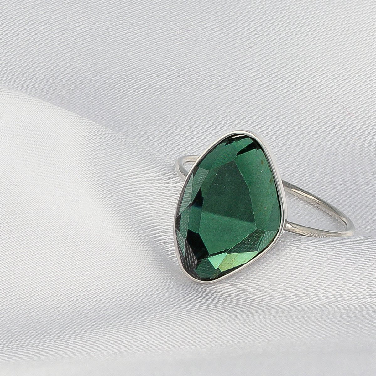 Ring Silver with green stone - oval